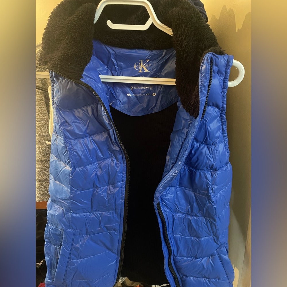Size Small Calvin Klein Women’s Blue Puffer Vest